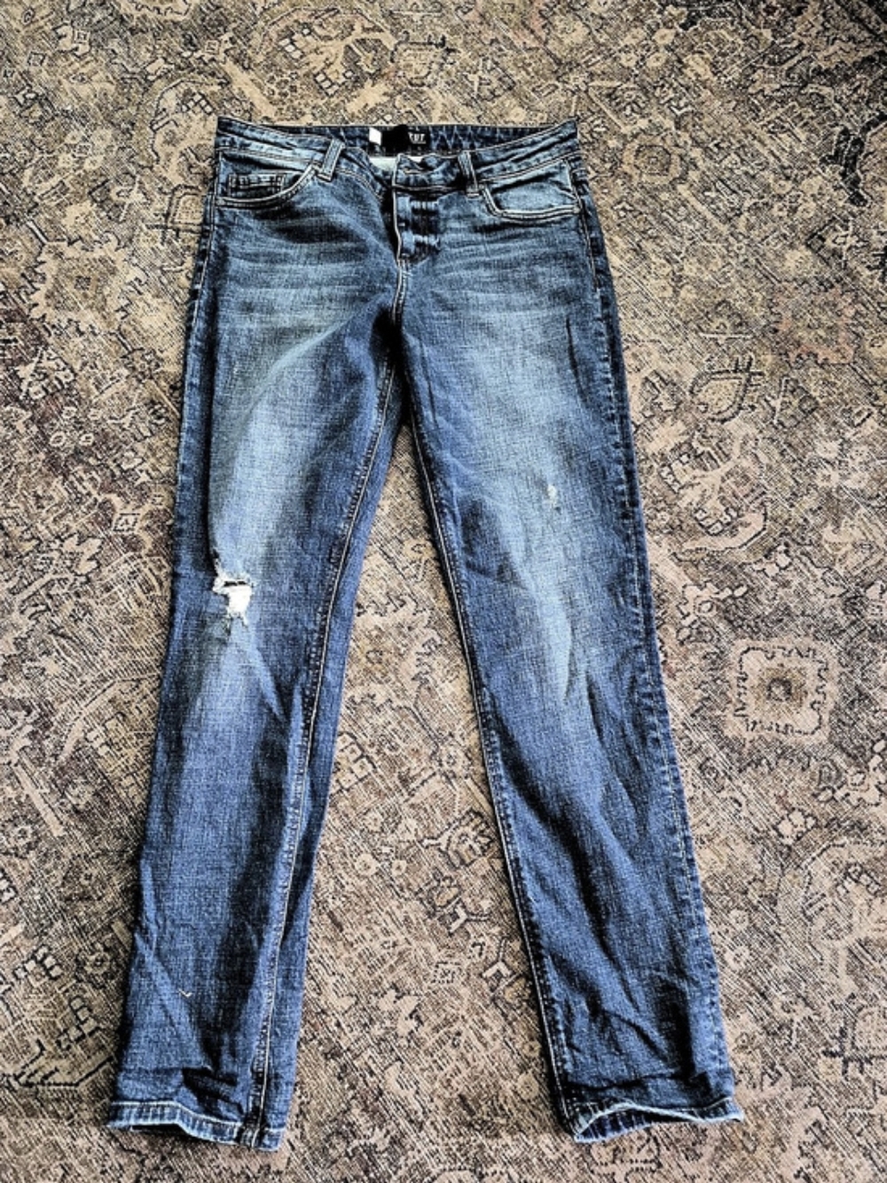 Kut from the Kloth Cath­erine Boyfriend Jeans Medium/Dark Wash - Size 6